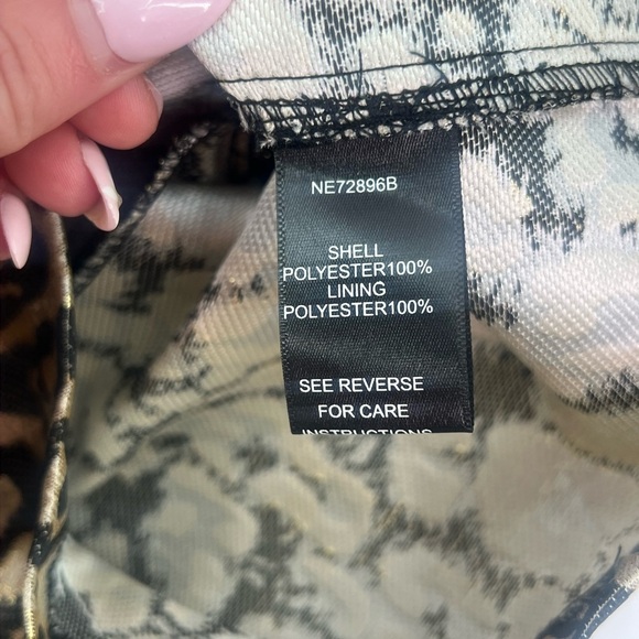 Ark & Co. shimmery metallic gold and black leopard print romper skort m medium - Picture 9 of 13